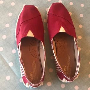 Red and cream W8.5 Toms